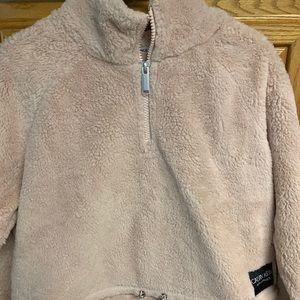 i’m selling a calvin klein pullover